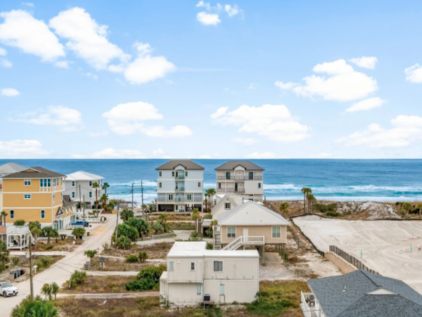 Luxurious Beach Home 6-Bedroom - Your Tropical Escape Awaits